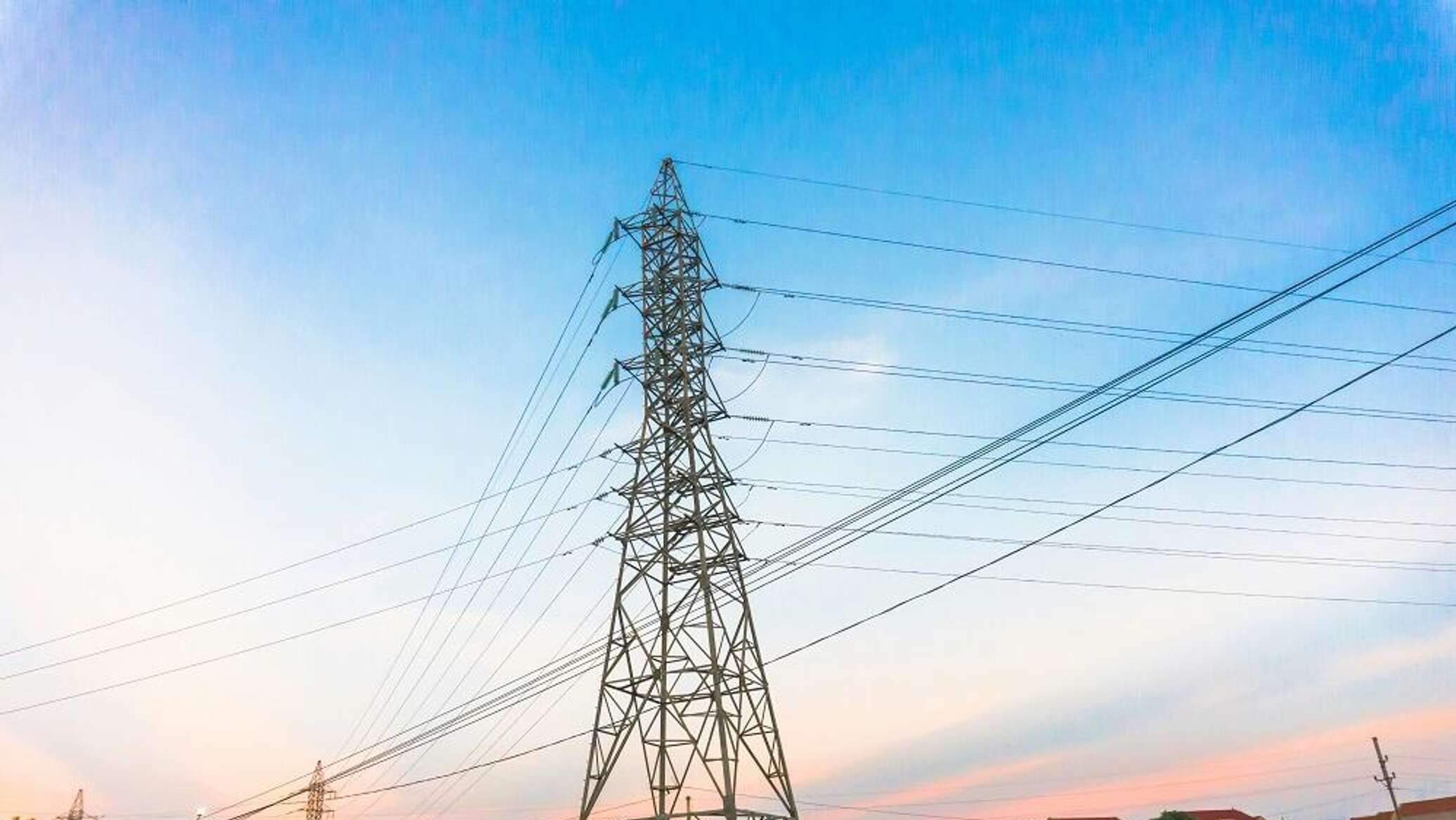 قبل حلول الصيف.. 1250 ميغاواط من دول الجوار لتعزيز المنظومة الكهربائية