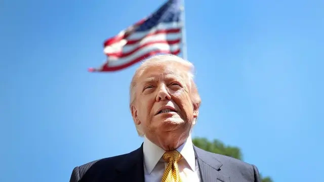 US Reports: Trump Hints at a "Decisive Strike" to End the Crisis with Iran