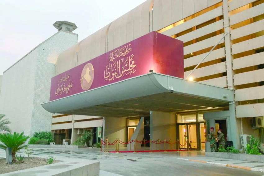خبير اقتصادي يكشف عن أرقام مالية ضخمة للإنفاق الفعلي لمجلس النواب ومعدلات رواتب موظفيه