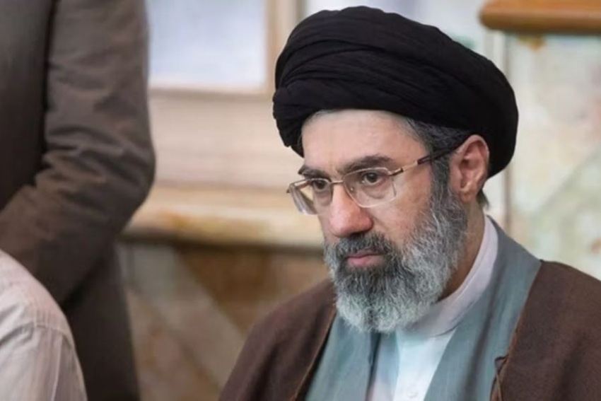 خامنئي يشدد على أهمية التماسك الوطني ويحذر من مساعي إثارة الفتنة بعد التطورات الميدانية
