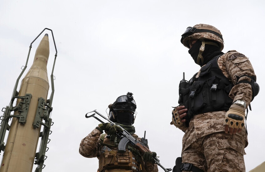 Iranian Revolutionary Guard Announces Targeting of US Military Headquarters in Retaliation for Attacks
