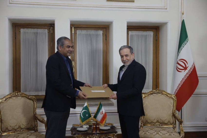 Tehran Receives Critical Pakistani Message Amid Regional Diplomatic Activity