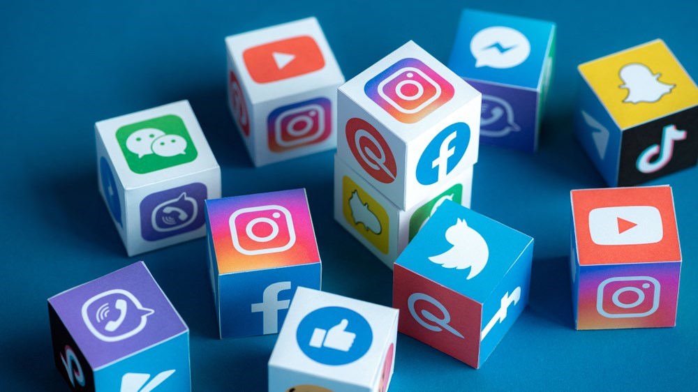 الإمارات تفرض قيوداً على استخدام منصات التواصل الاجتماعي للأطفال دون سن 15 عاماً