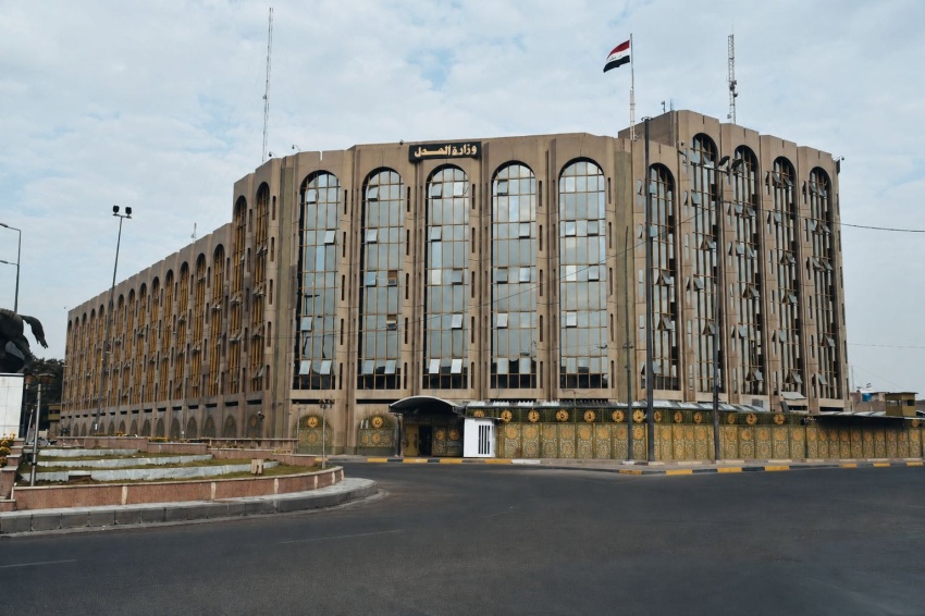 وزارة العدل تعلن الإفراج عن 640 نزيلاً بعد استكمال إجراءاتهم القانونية