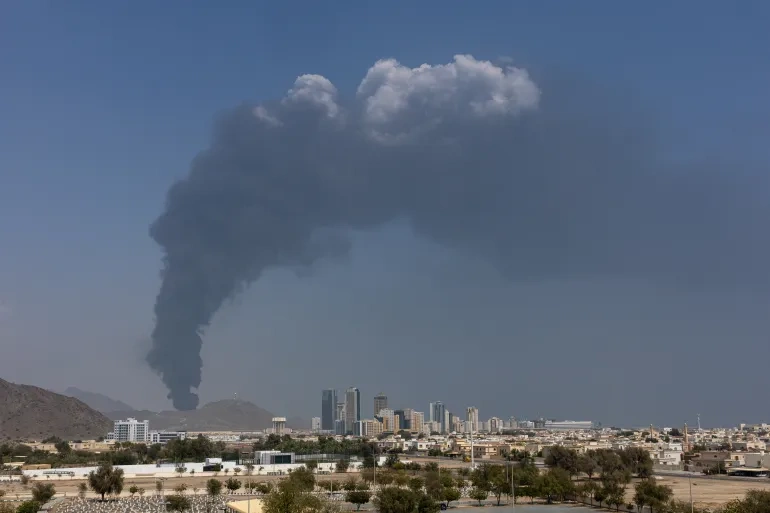 لندن تدين الهجمات في منطقة الخليج وتؤكد التزامها بحماية أمن الملاحة