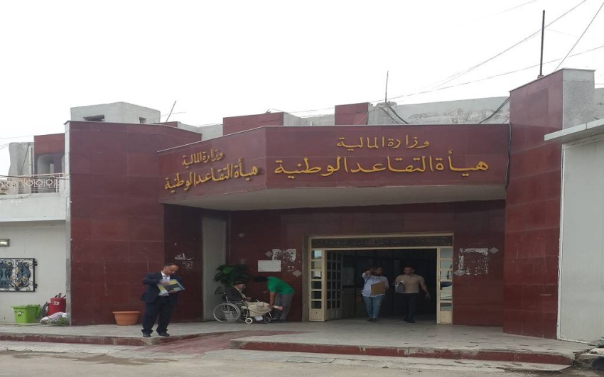 موظفون يطلقون مناشدات لتأجيل إحالتهم للتقاعد مراعاة لسنوات خدمتهم القصيرة
