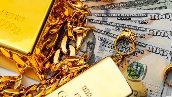ارتفاع أسعار الذهب وسعر صرف الدولار الأمريكي في الأسواق المحلية