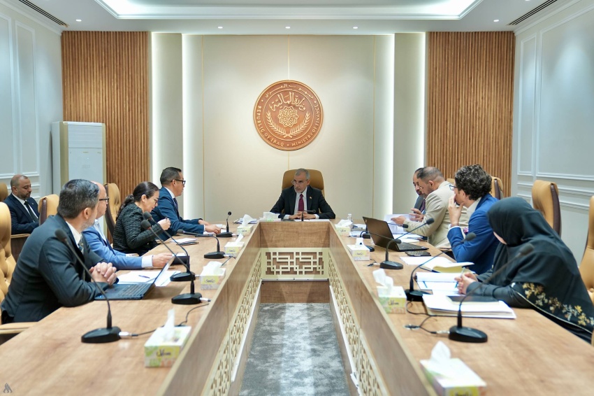 وزارة المالية تبحث مع وزارة الاتصالات تطوير البنى التحتية التقنية للضرائب وعقارات الدولة