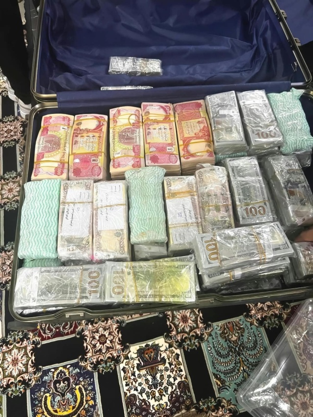 النزاهة تضبط مبالغ مالية ضخمة وسبائك ذهبية بمنازل مسؤول في وزارة الكهرباء