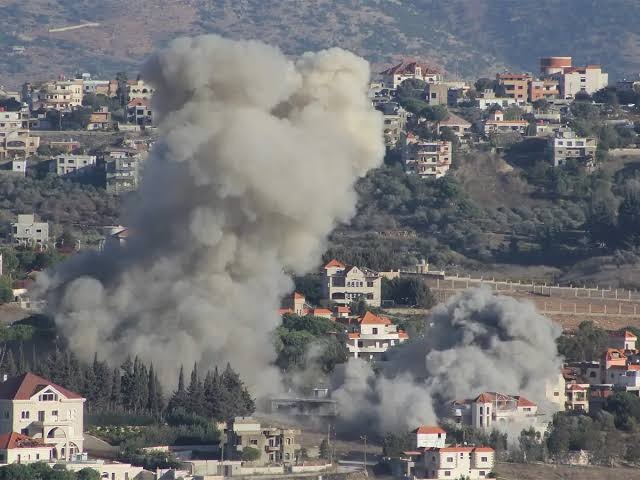 تصعيد عسكري إسرائيلي في جنوب لبنان يشمل عمليات تفجير وقصف مدفعي