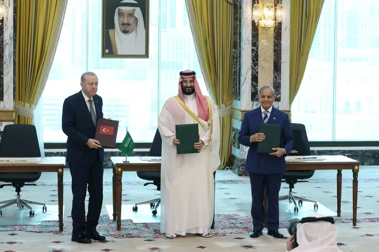 السعودية وتركيا وباكستان تؤسس أمانة عامة لتفعيل "اتفاق مكة للدفاع"