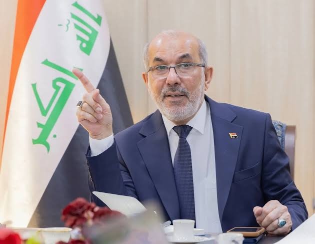 جمع تواقيع نيابية لاستجواب وزير النفط على خلفية أزمة الوقود