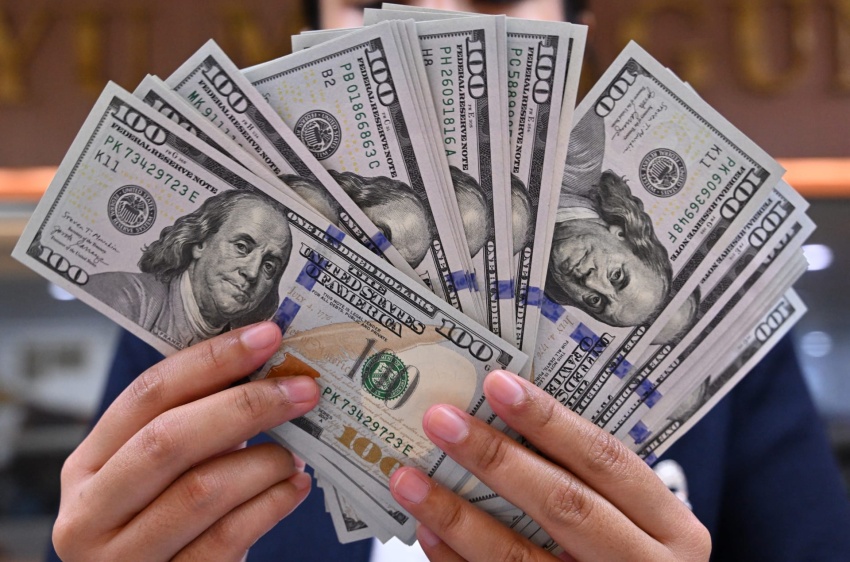 توضيح قانوني بشأن صلاحيات البرلمان في التدخل بسياسة سعر الصرف