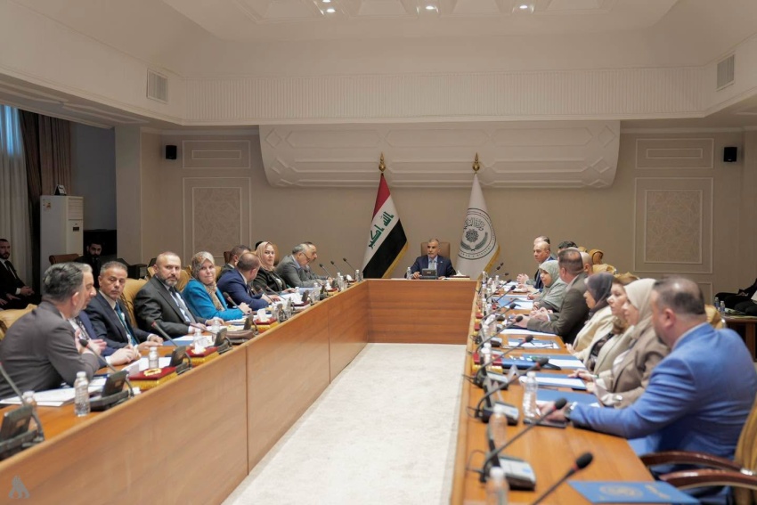 وزير المالية يوجه بربط التخصيصات بمؤشرات الأداء وتسريع التحول الرقمي