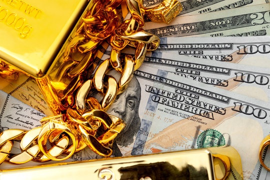 ارتفاع أسعار صرف الدولار والذهب في الأسواق المحلية