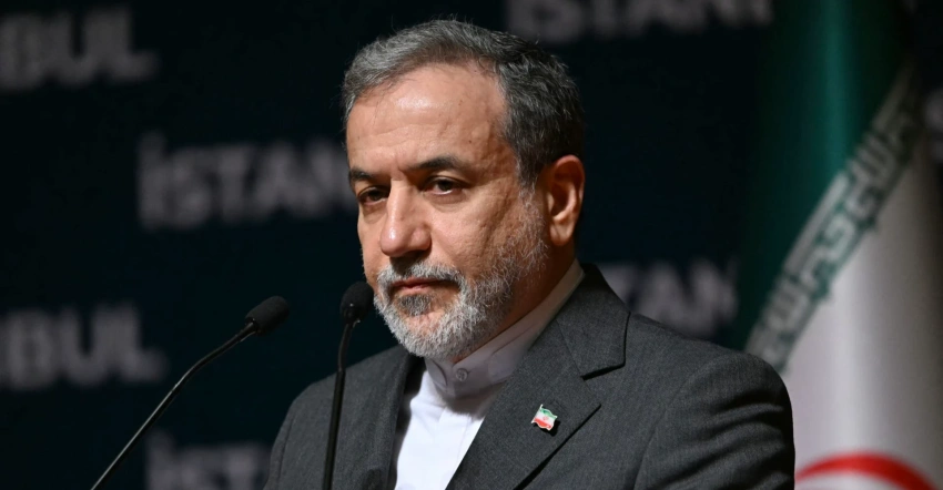 وزير الخارجية الإيراني يؤكد انهيار الهيكل الأمني المعتمد على التدخل الأجنبي ويحذر من تغير معادلة مضيق هرمز